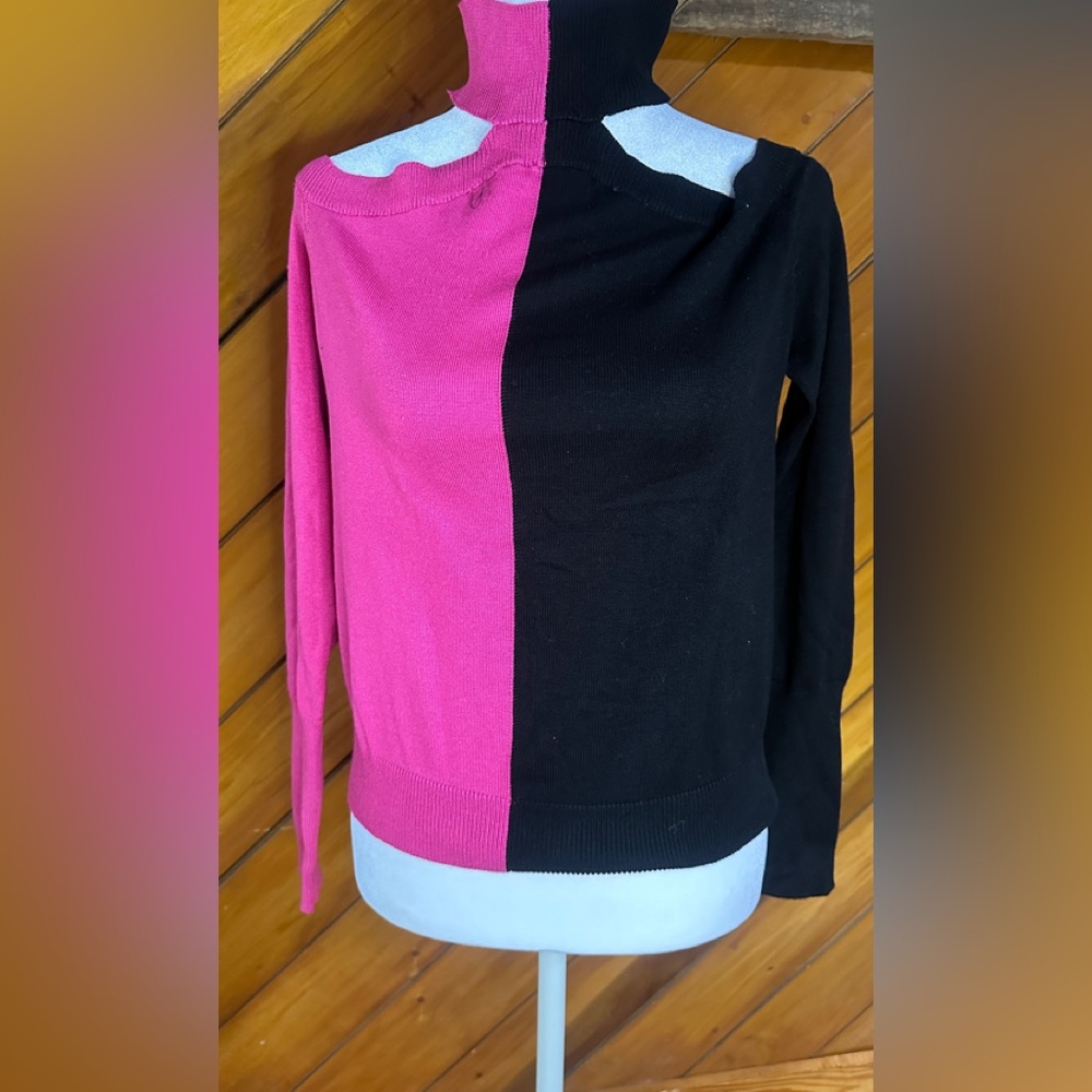 Pink/black open shoulder design sweater
